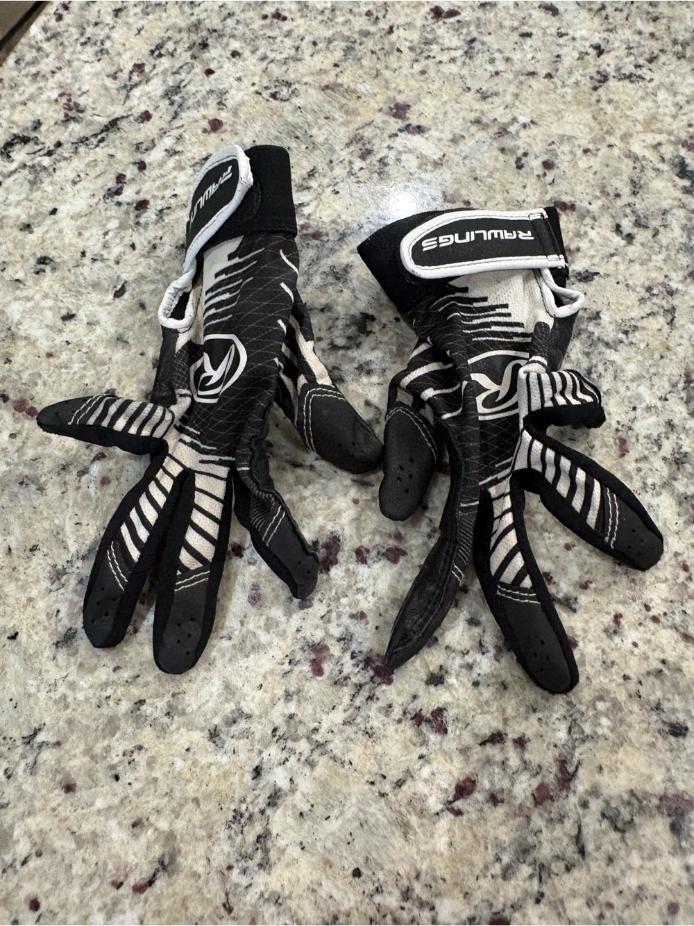 Rawlings black and white youth medium baseball gloves Good preowned condition